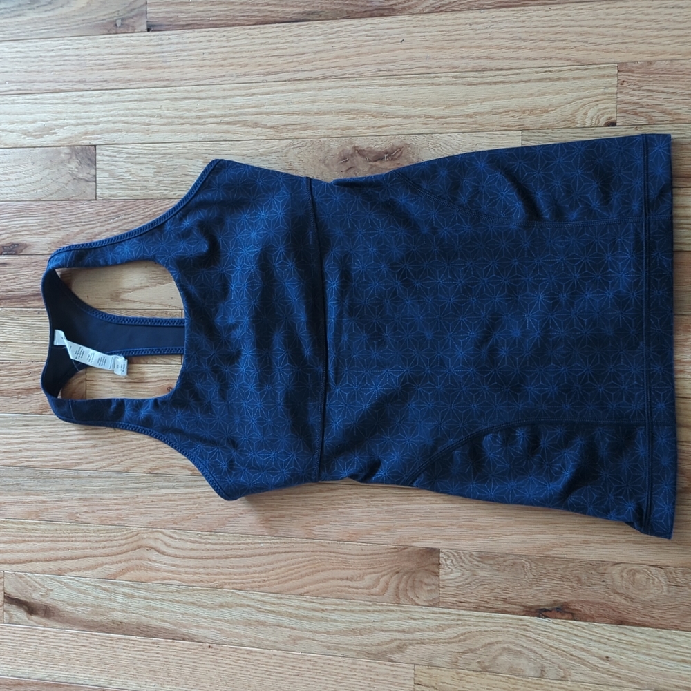 3/20 Lululemon tank, size 6